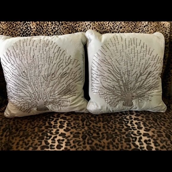 Coastal Collection By ENVOGUE 2 Pillows - Picture 1 of 10